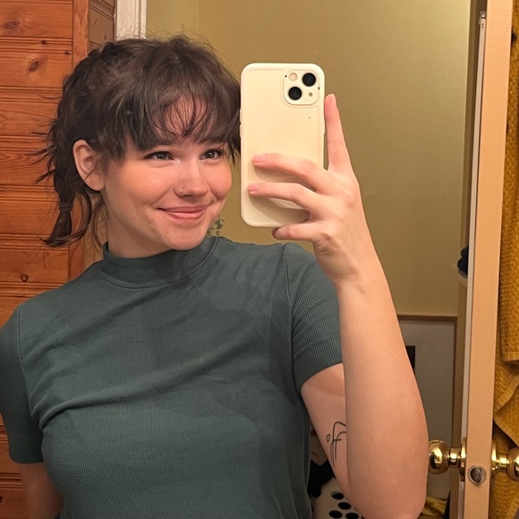 Meet your Posher, Danielle - Picture 1 of 1